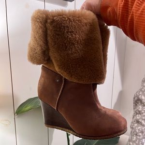 UGG sheepskin Leather wedge cuffed boots